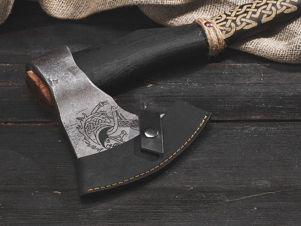 Топор "Дракон Драккара", рукоять комель берёзы (морилка)