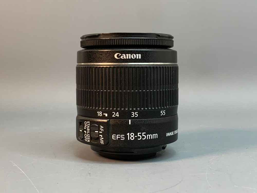 Canon 650D kit 18-55mm 3.5-5.6 IS II 12.000 кадров