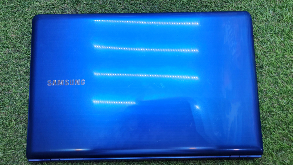 Ноутбук Samsung i5/6Gb/7600M 1Gb