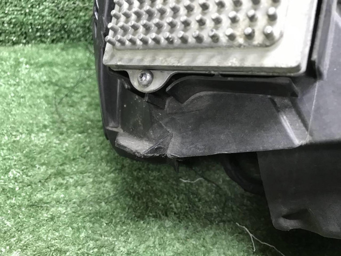 Битая Фара правая Cadillac Escalade 4 (14-20) LED