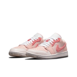 Женские кроссовки Air Jordan 1 Low SE 'Mighty Swooshers' DM5443-666