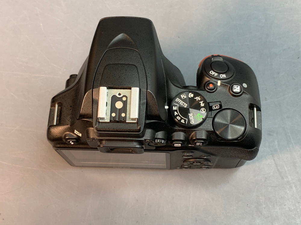 Nikon D3500 kit 18-55mm 33.700 кадров