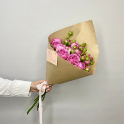 Букет из пионовидных кустовых роз Мисти Баблз 5шт