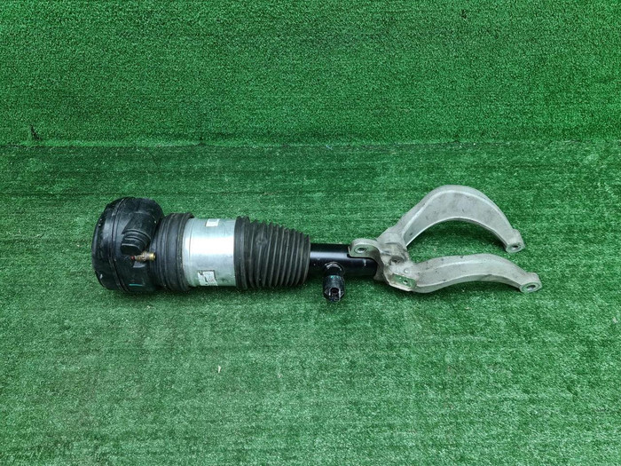 Стойка пневматическая левая Lixiang L9 (2022-н.в.)