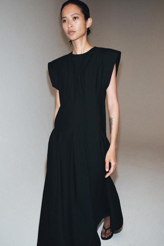 ZARA ПЛАТЬЕ ИЗ ПОПЛИНА СО СКЛАДКАМИ — ZW COLLECTION, ЧЕРНЫЙ