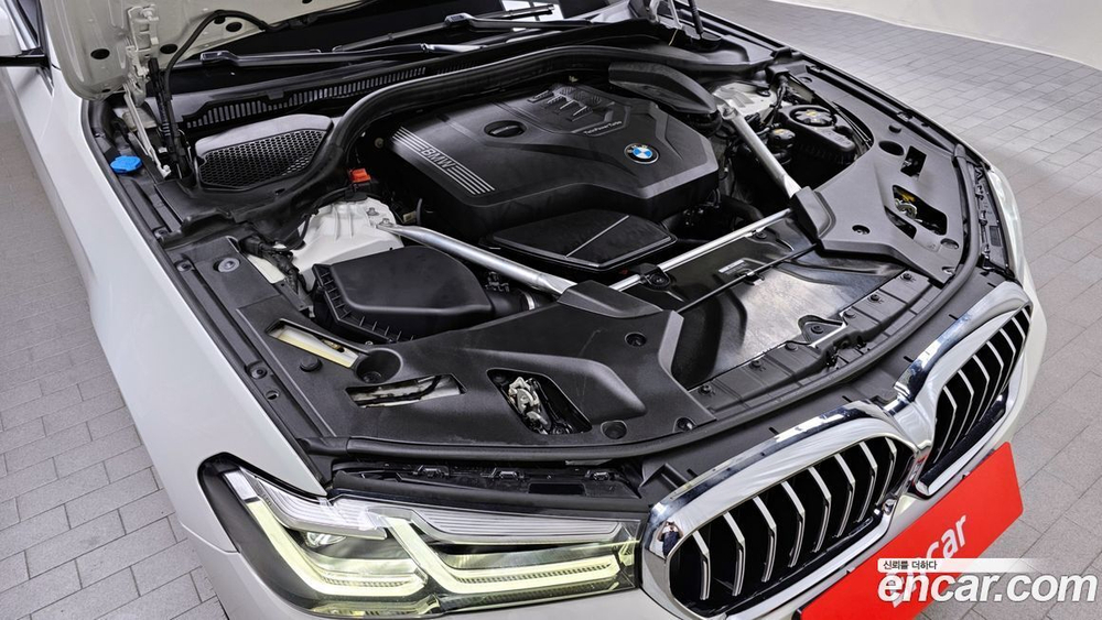BMW 5 Series (G30) 520i M Sports (01.2022)