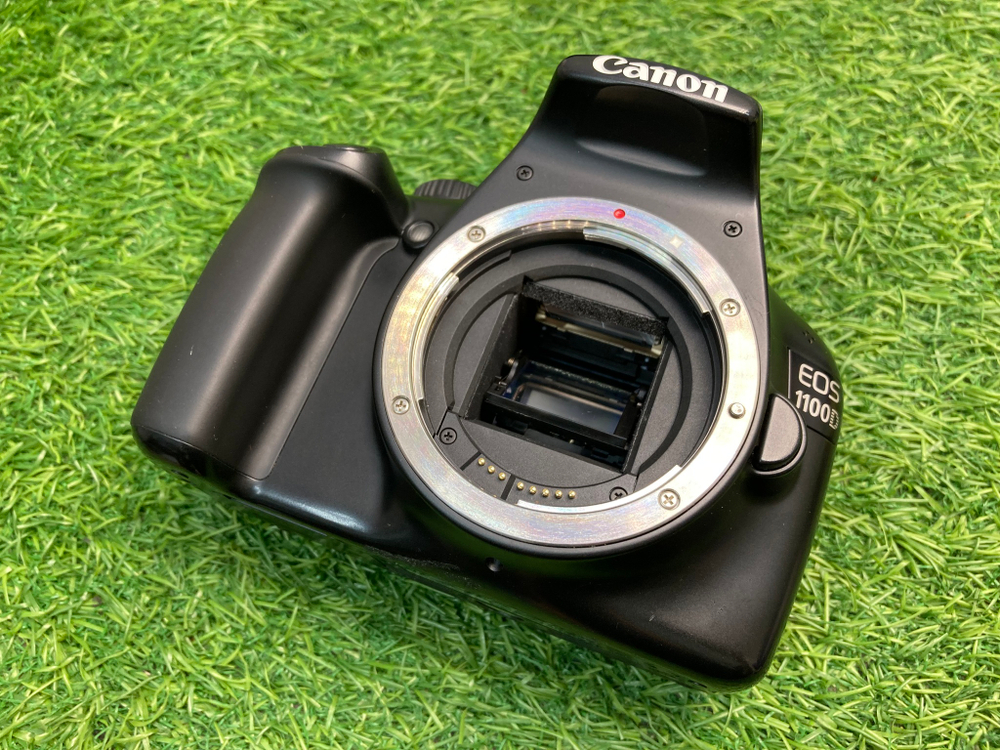 Canon EOS 1100D kit 18-55mm lll 22.000 кадров