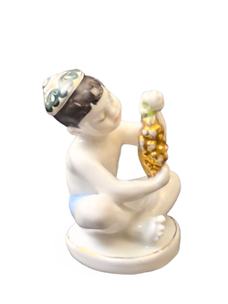 Фарфоровая статуэтка "Мальчик - узбек с виноградом" ЛФЗ