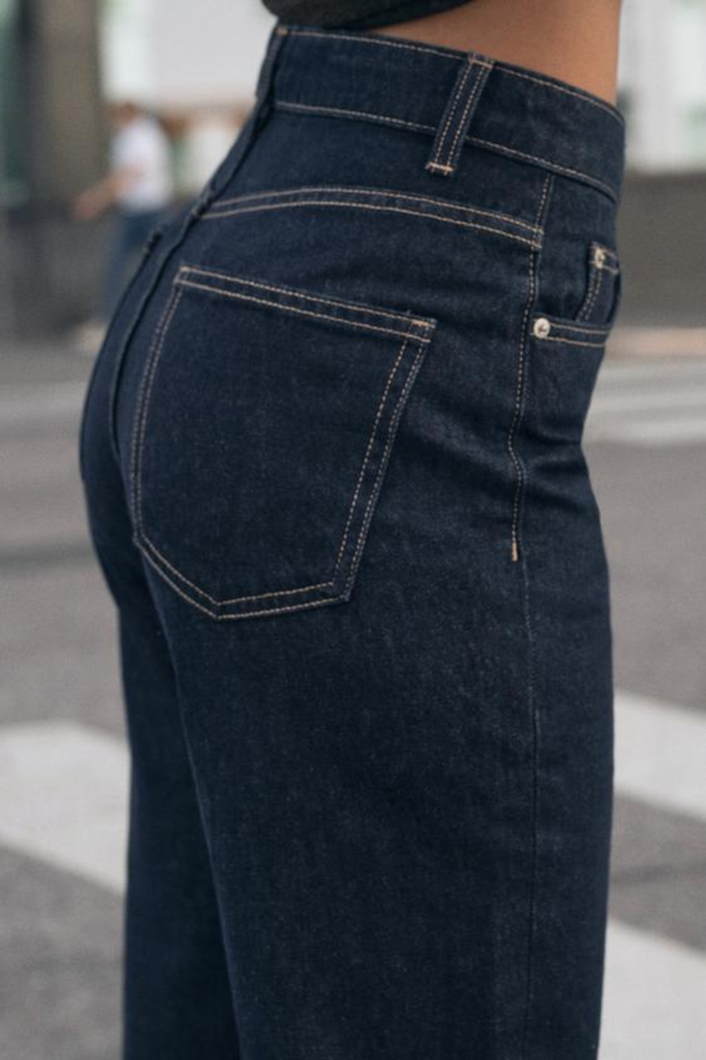 ZARA ДЖИНСЫ TRF MOM FIT С ВЫСОКОЙ ПОСАДКОЙ, ТЕМНЫЙ ИНДИГО