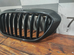 Решетка радиатора левая BMW 5-Series (G30) 17-20 Б/У Оригинал 51137383519