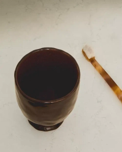 ZARA HOME БЛЕСТЯЩИЙ СТАКАН ДЛЯ ЗУБНЫХ ЩЕТОК ИЗ ТЕРРАКОТЫ, КОРИЧНЕВЫЙ