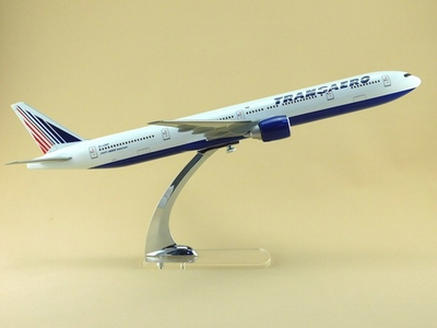 Модель самолета Boeing 777-300 (М1:144 Transaero)