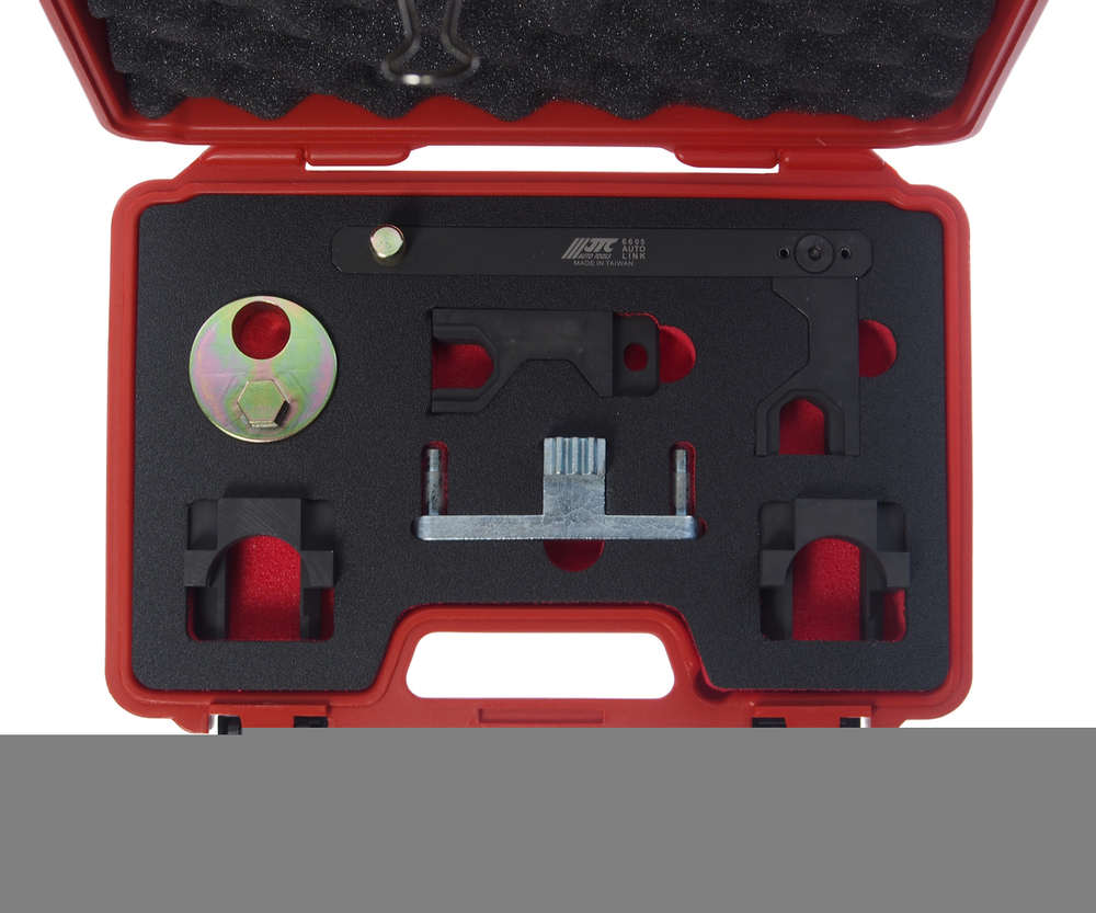 JTC-6605 - Приспособление для фиксации распредвала (MERCEDES M651) JTC - 
Предназначен для установки и регулировки фаз ГРМ дизельного двигателя Mercedes Benz OM 651.
Применение:

Дизельный двигатель Common Rail Mercedes Benz OM 651 объемом 2.0D / 2.2D / 2.5D
Некоторые модели автомобилей: Mercedes Benz GLK (W204), Mercedes Benz CLA 200 CDI, Mercedes Benz CLA 220 CDI, Mercedes Benz A класс W176, Mercedes-Benz Sprinter 316CDI OM651 и т.п.
Комплектация набора для установки ГРМ Mercedes Benz OM 651
Фиксатор распредвала Mercedes 651589014000
Приспособление для фиксации демпфера Mercedes 651589004000 (используется для фиксации демпфера при его снятии)
Mercedes 651589024000  фиксатор венца маховика.


Номер MM: 651589014000, 651589004000, 651589024000, 651589026300.