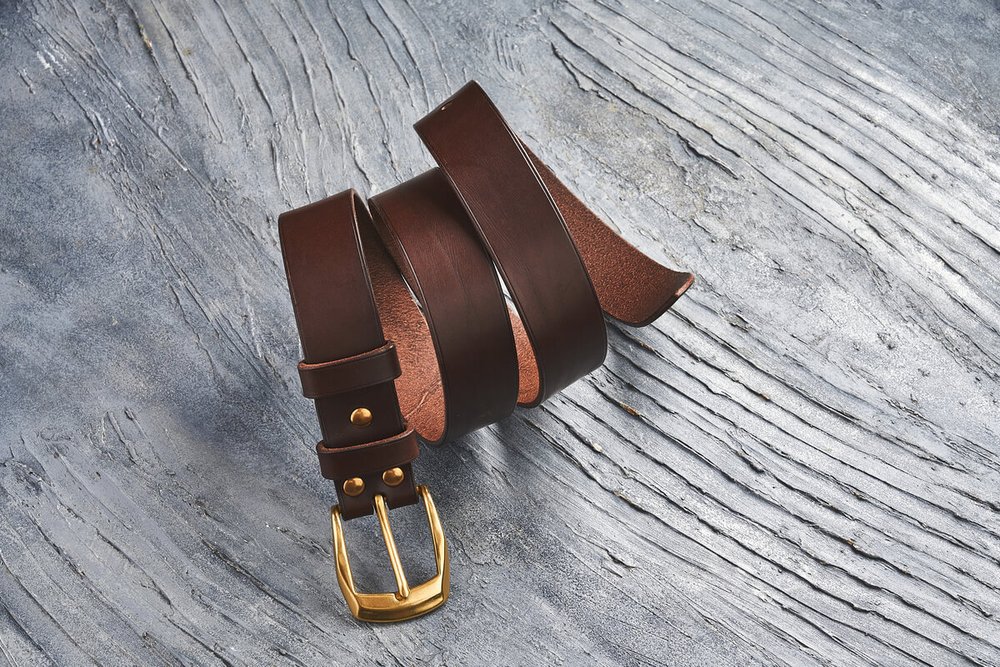 Ремень из гладкой итальянской кожи, цвет «шоколад», латунная пряжка