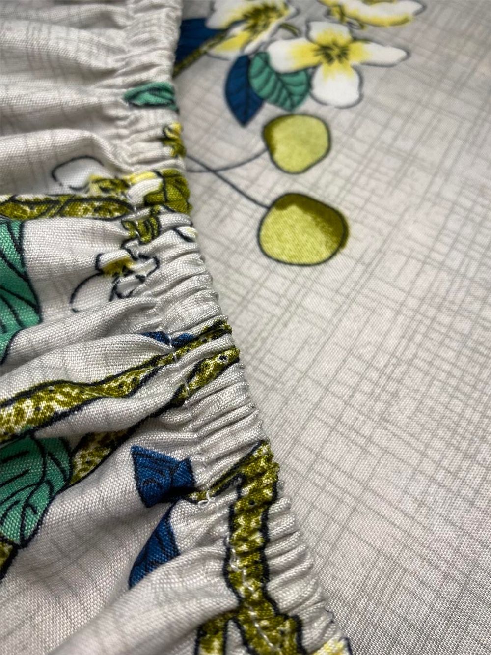 Простынь на резинке полисатин Simple House "Фаншань" 90x200 см