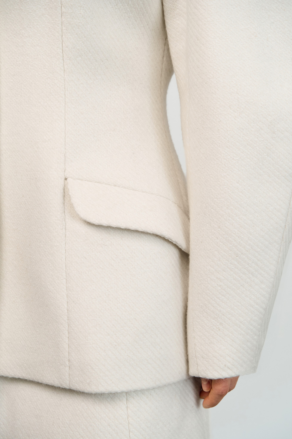 Жакет с объемными рукавами