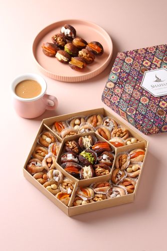 Подарочный набор сухофруктов и фиников Shahani Mix Plus с инжиром и абрикосом 40 шт 80210191 Иран