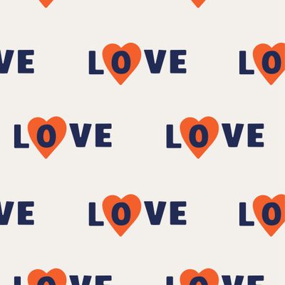 LOVE на пастельном фоне