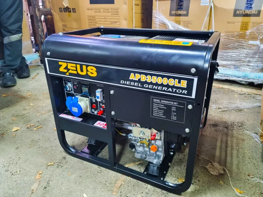Дизельный генератор Zeus APD 3500 CLE 3 кВт с электростартером. В комплекте аккумулятор, колеса и набор фильтров для 1-го ТО