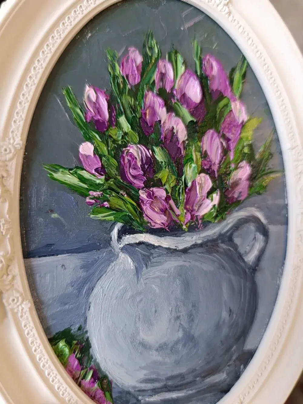 Картина в овальной рамке