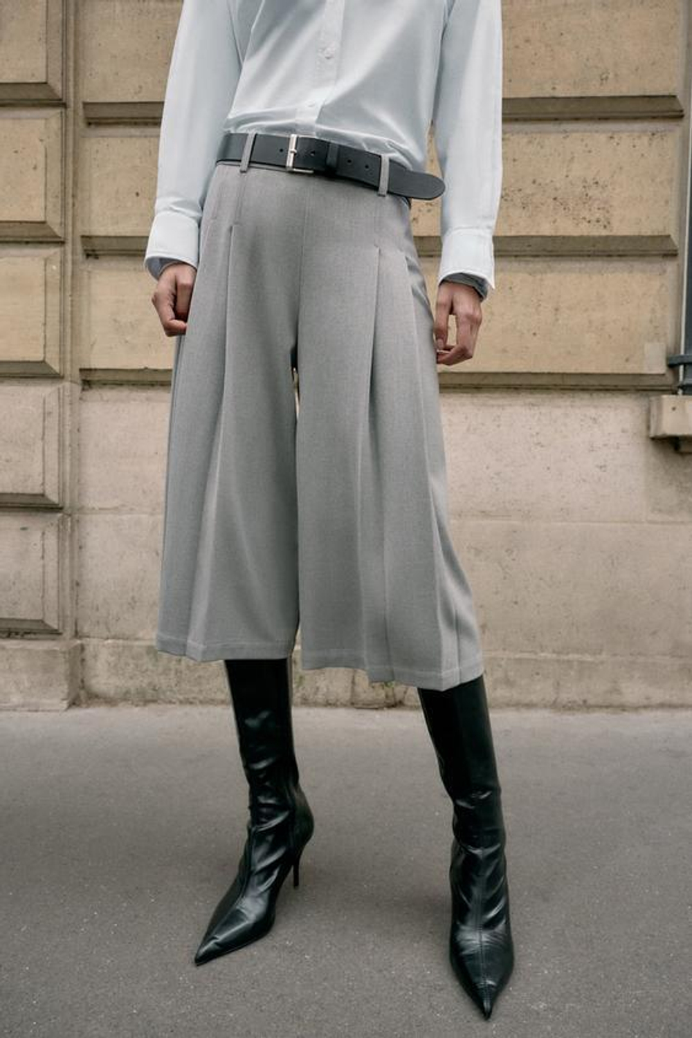 ZARA ДЛИННЫЕ БЕРМУДЫ С ЗАЩИПАМИ, ЖЕМЧУЖНО-СЕРЫЙ