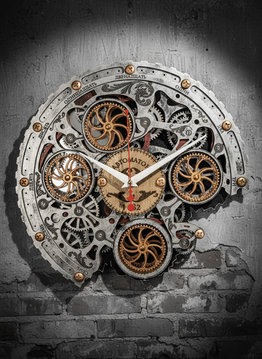 Настенные часы WOODandROOT Automaton Bite 1682 с открытым механизмом и четырьмя шестерёнками в отделке под старый металл, серый фон