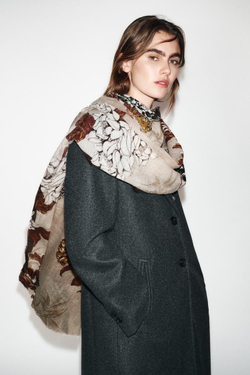 ZARA ШАРФ С ЦВЕТОЧНЫМ ПРИНТОМ, ПЕСОЧНЫЙ