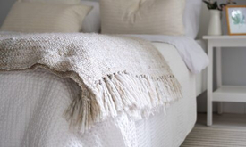 Дизайнерский микро тренд «обустройства кровати»: секрет спокойного сна