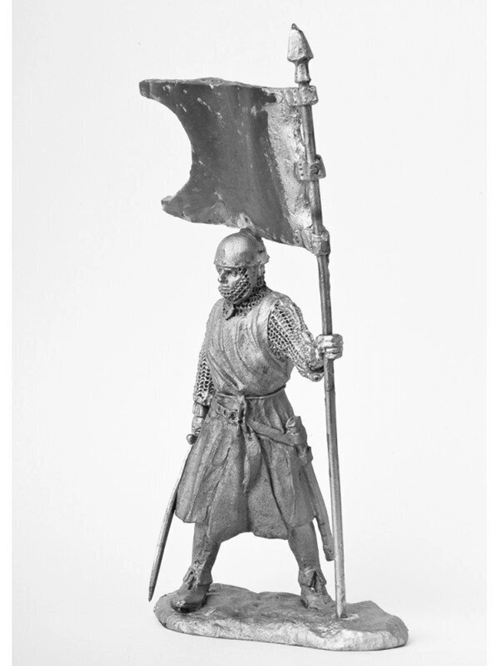 Оловянный солдатик Сержант тевтонец с флагом, 13 век