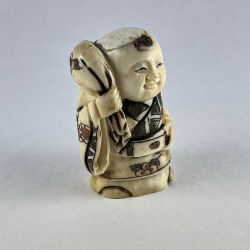 Статуэтка нэцкэ Ребенок Карако с мешком риса (богатство)