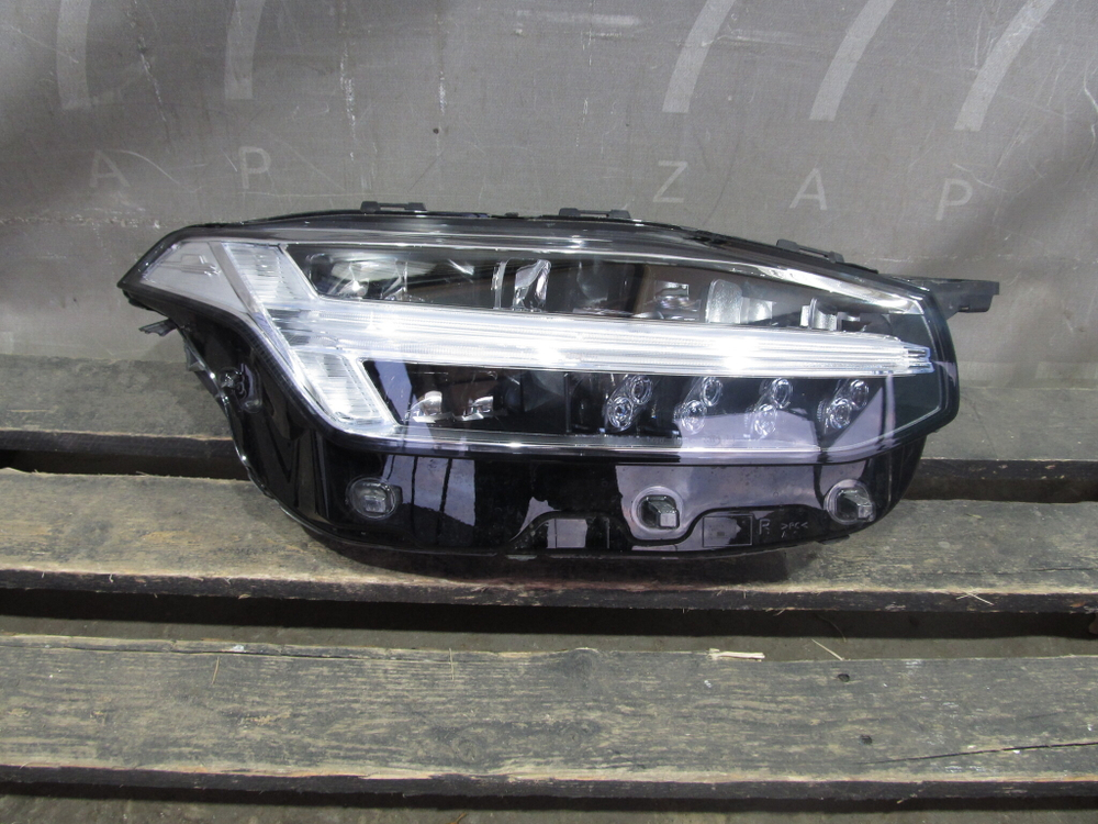 Фара правая LED Volvo XC90 2 14-19 Б/У Оригинал 31677039