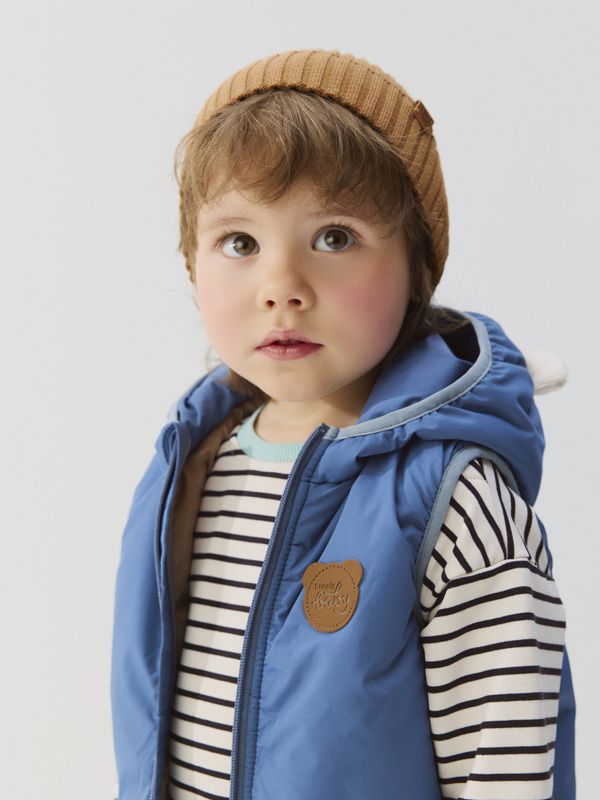 Жилет с капюшоном 