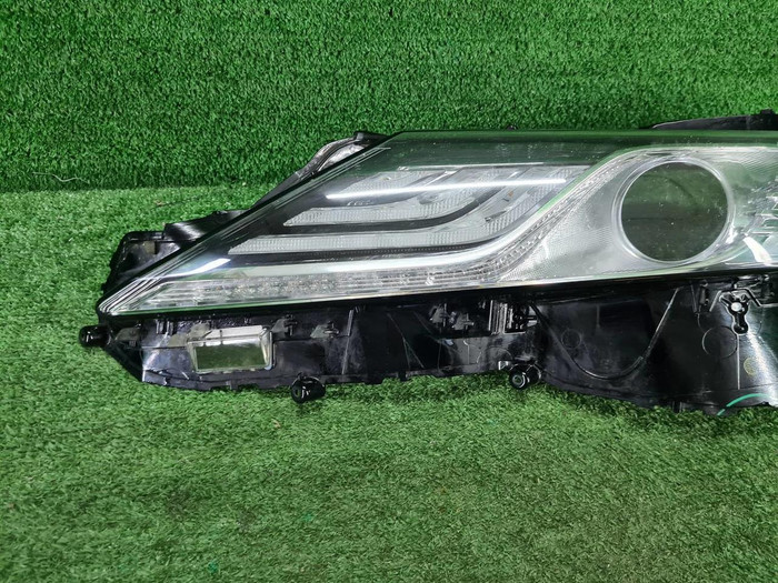 Стекло фары левое Toyota Camry xv70 (2020-н.в.)