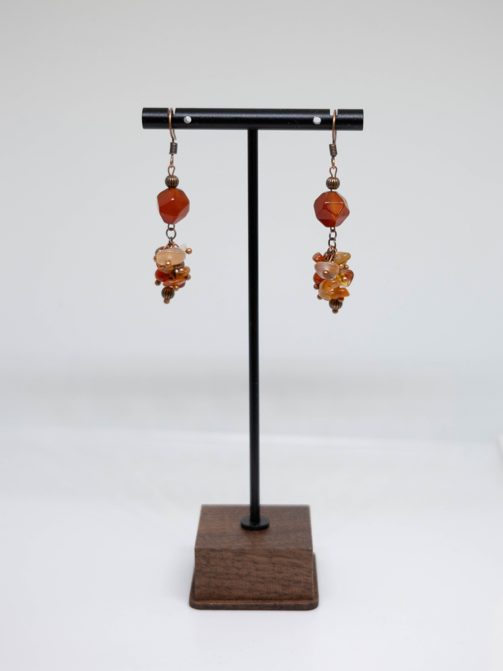 Серьги из сердолика с медной фурнитурой