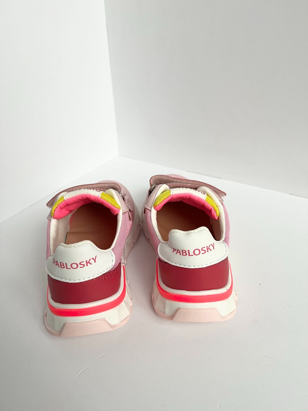 Новые кроссовки Pablosky, 29