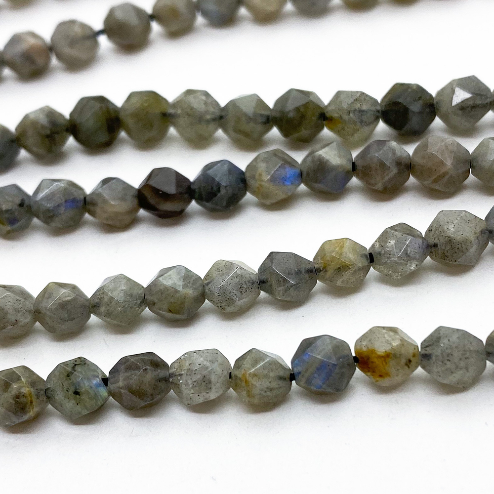 Бусины Лабрадор крупной огранки, размер около 5,5 мм, цена за 16-17 шт (1/4 нити)