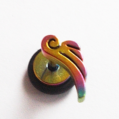 Серьга гвоздик "Крыло" на закрутке (цена за 1 шт.), имитация тоннелей. Медицинская сталь, титановое покрытие.