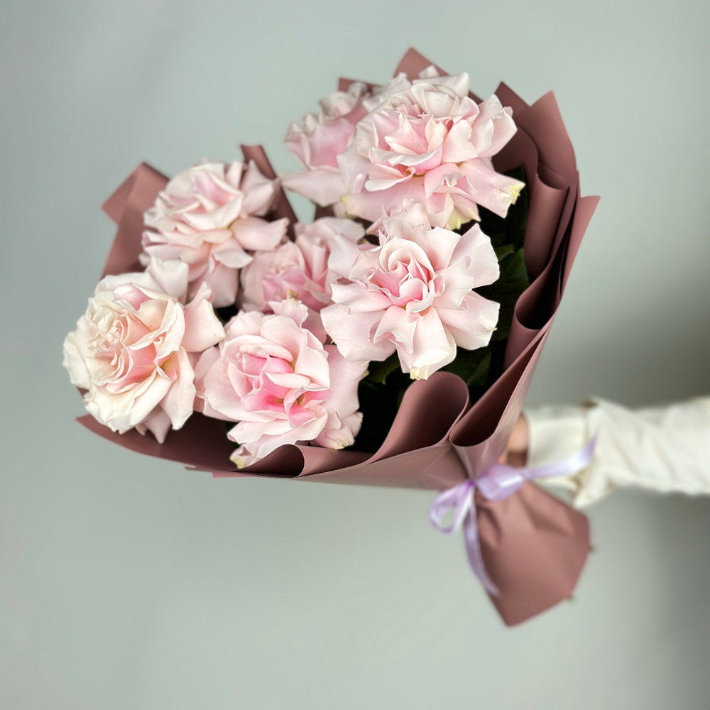 Букет из 7 розовых французских роз