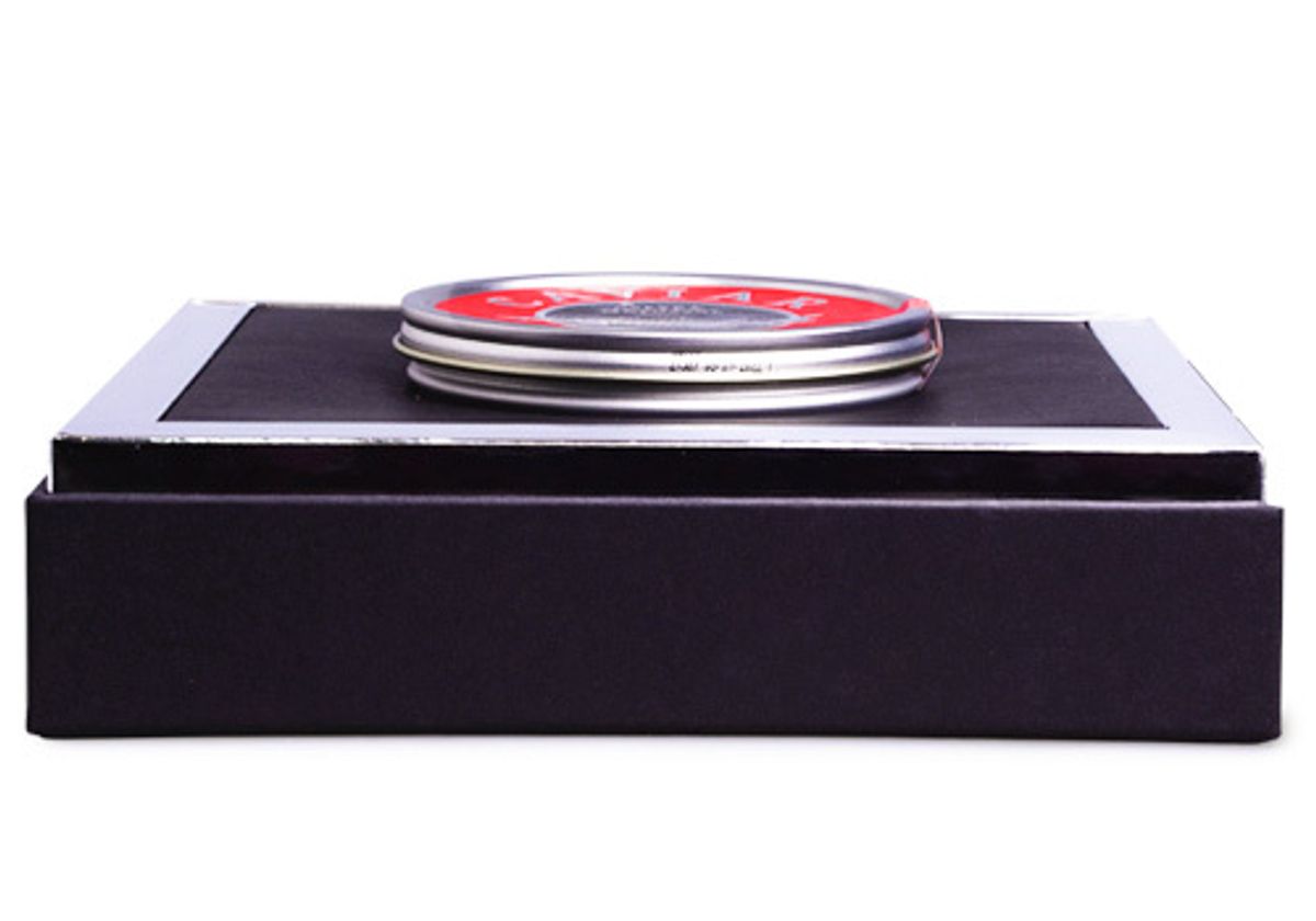 Подарочная шкатулка с черной икрой Classic, 250г