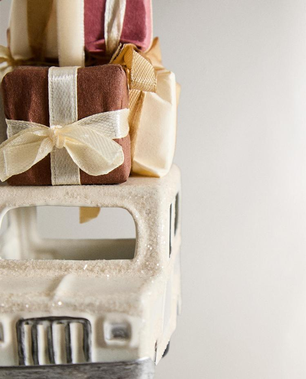 ZARA HOME УКРАШЕНИЯ ДЛЯ РОЖДЕСТВЕНСКОЙ ЁЛКИ В ФОРМЕ МАШИНКИ, БЕЛЫЙ