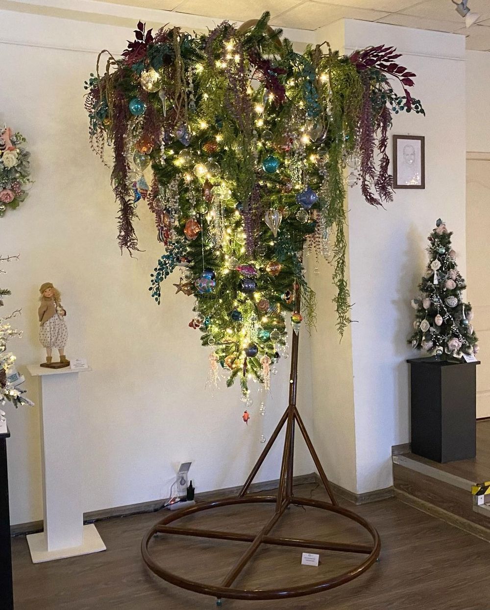 Ель подвесная потолочная «Люстра» с встроенной гирляндой