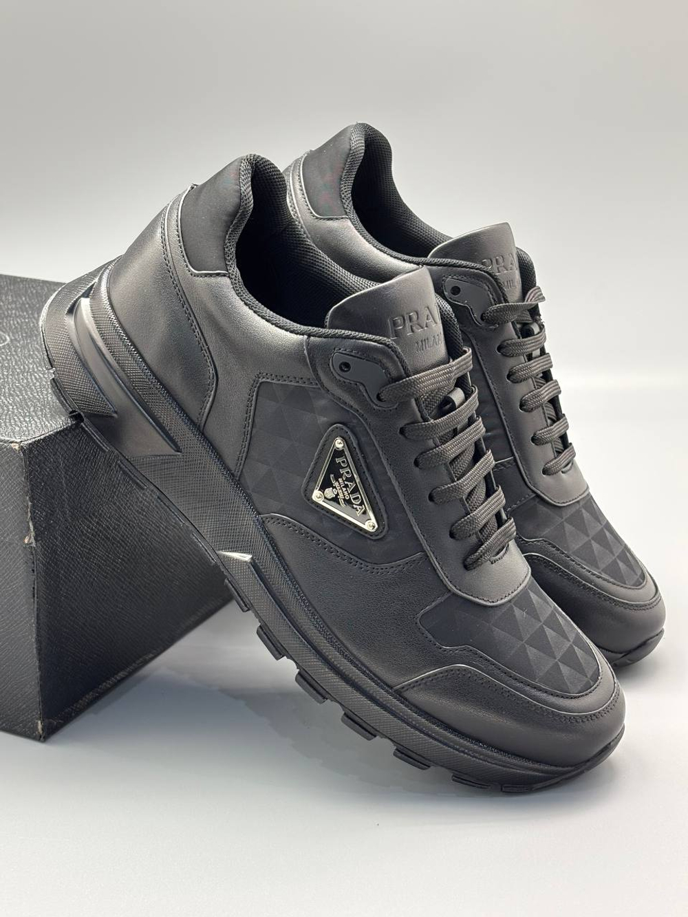Кроссовки Prada
