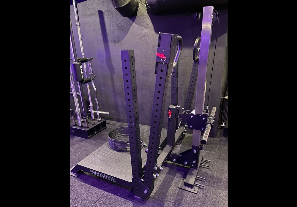 Приседания с поясом колодец