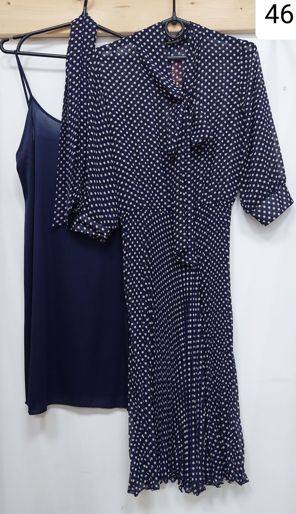 Платье женское легкое воздушное синее тёмно-синее в белый бежевый горох в горошек по гофре плиссе на работу праздничное повседневное отрезная талия осеннее весеннее офисное шифоновое лёгкое размер 46 48 L М M длинный рукав силуэтное