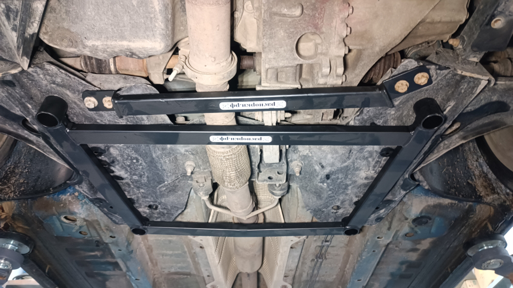 Распорка передняя нижняя 4-х точечная Peugeot 207 RC (ПОД ЗАКАЗ)