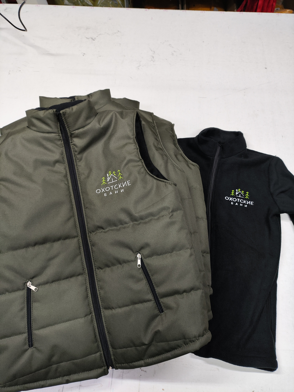 Жилет с логотипом