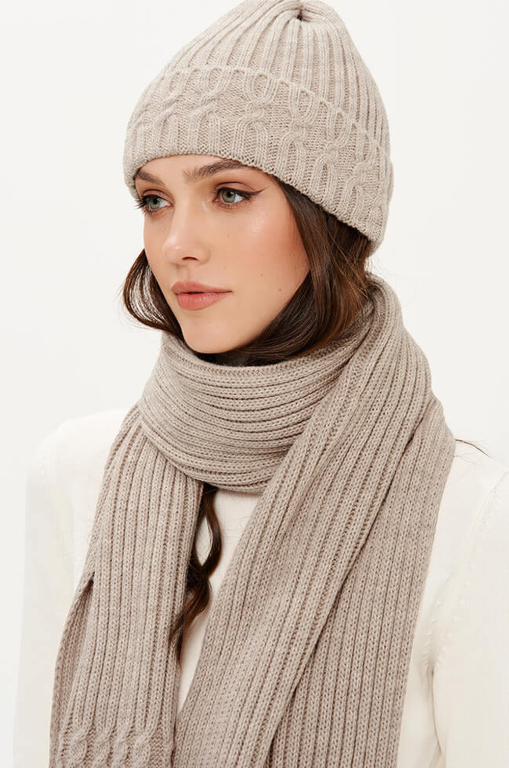 8425 Шапка женская (бежевый)