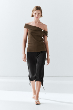 Massimo Dutti Топ с открытыми плечами и декоративным украшением, хаки