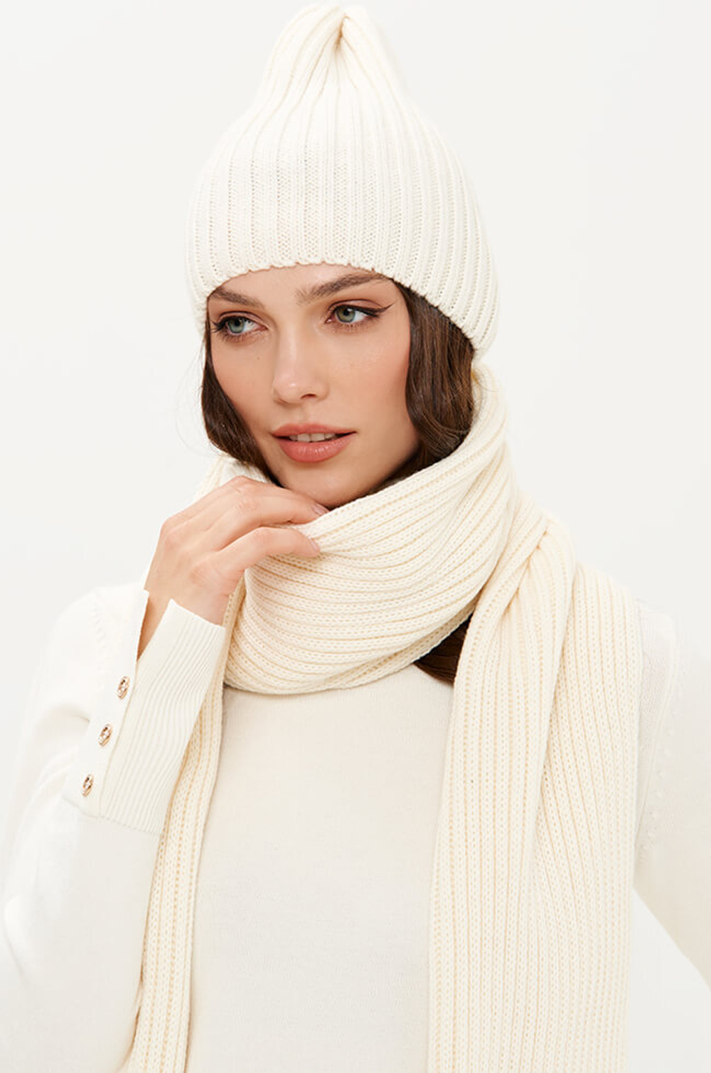 8427 Шапка женская (молочный)