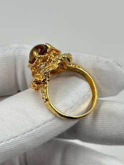 Кольцо с коричневым кабошоном